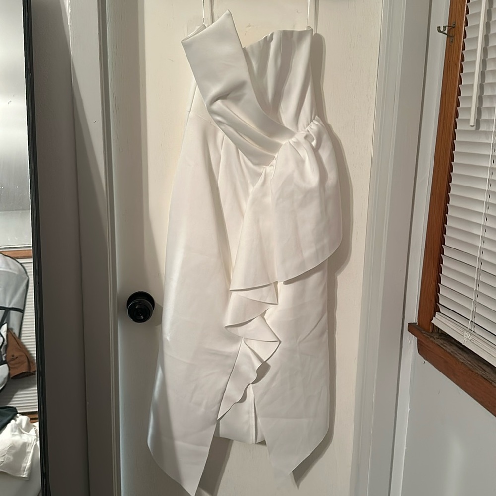 Strapless asymmetrical dress
